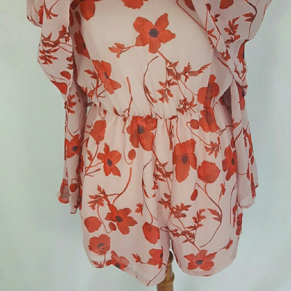 ⤵Missguided Floral Off The Shoulder Romper 6 NWT - Picture 5 of 7